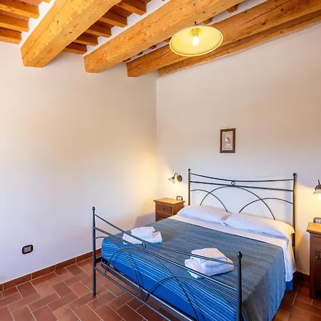 In A With 2 Swimming Pools Casa vacanze Cagli