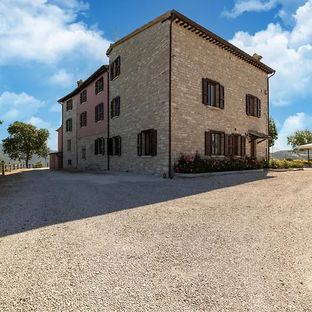 Casa vacanze In A With 2 Swimming Pools Cagli