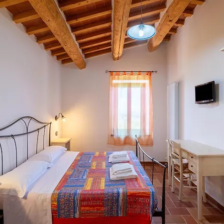 In A With 2 Swimming Pools Casa vacanze Cagli