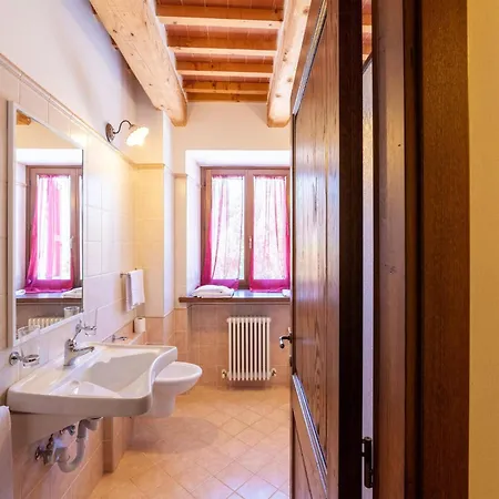 In A With 2 Swimming Pools * Cagli